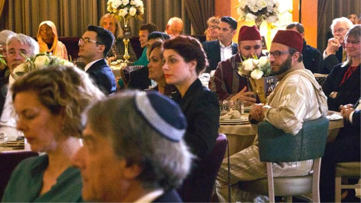 Hollanda\'da Müslümanlar ve Farklı Dinin Mensupları İftarda Buluştu