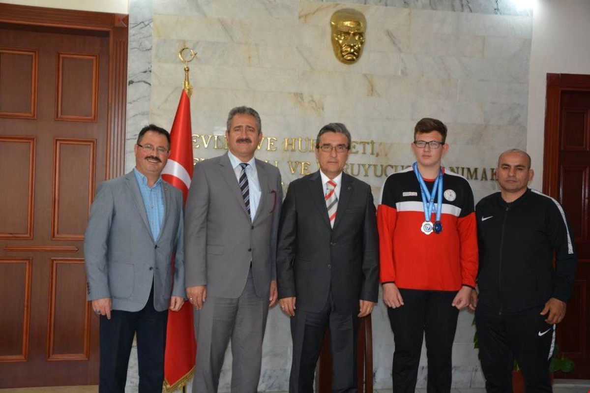 İşitme Engelli Lise Öğrencisi, Kuşadası\'nın Gururu Oldu