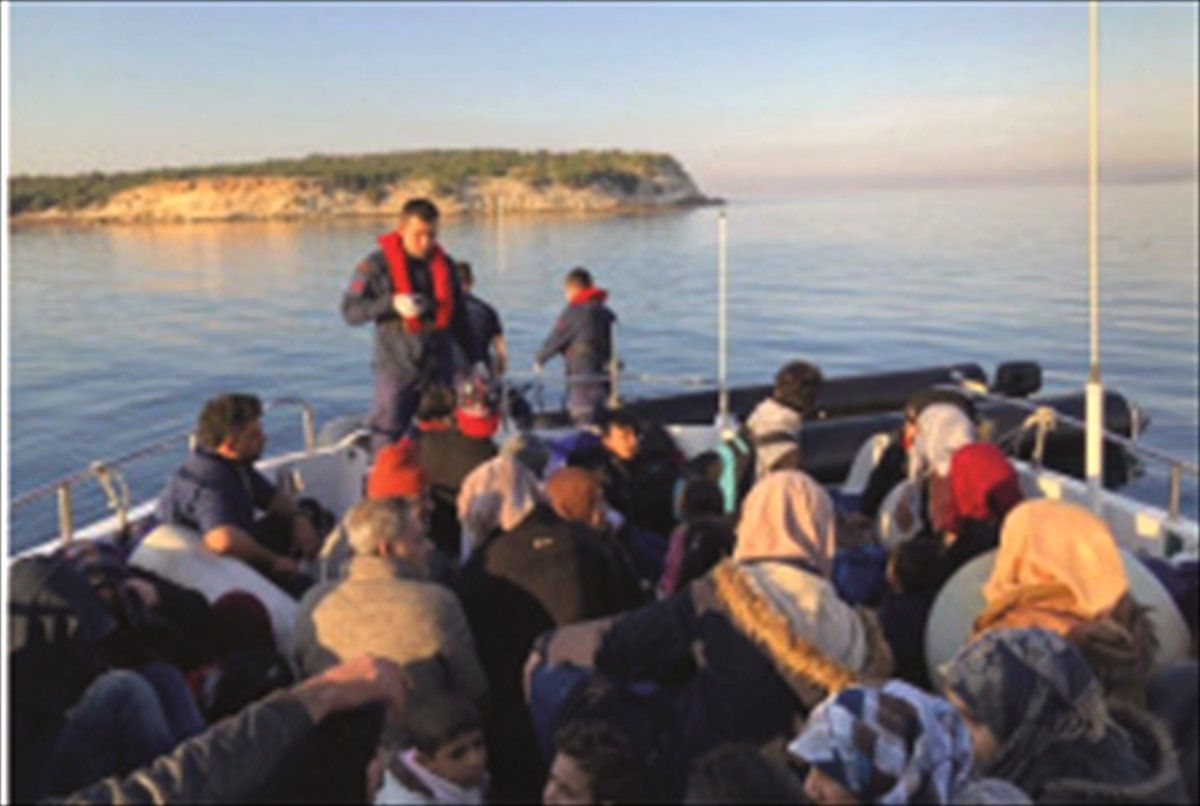 İzmir\'de 39 Düzensiz Göçmen Yakalandı