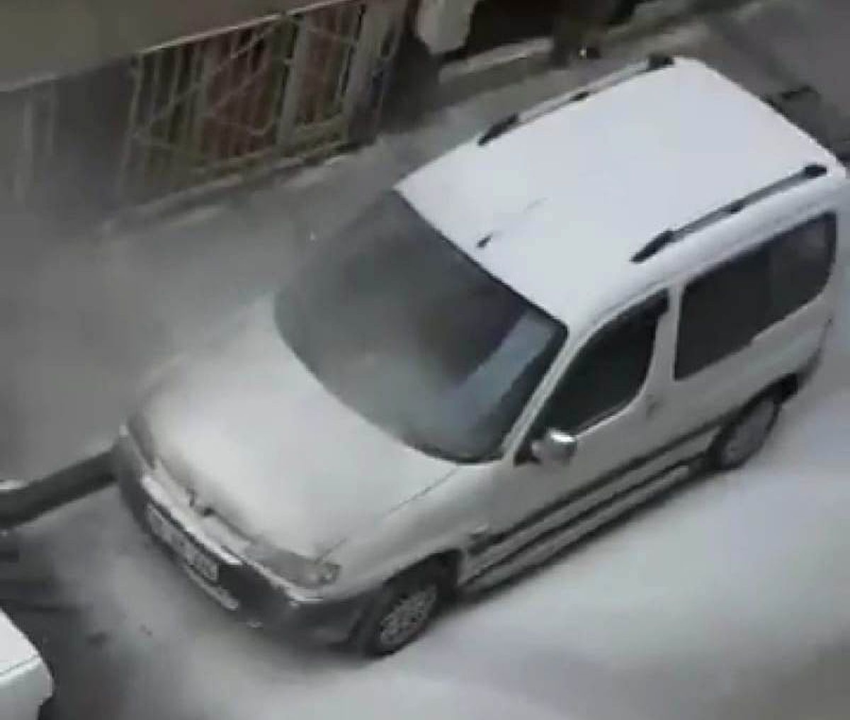 Kamyonet Küle Dönmekten Son Anda Kurtarıldı