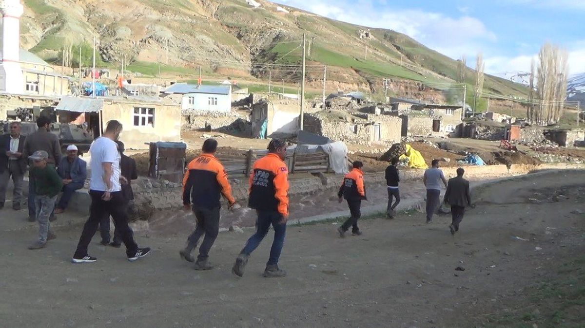 Kars\'ta Kaybolan Kız Çocuğunu Arama Çalışmaları Yeniden Başladı