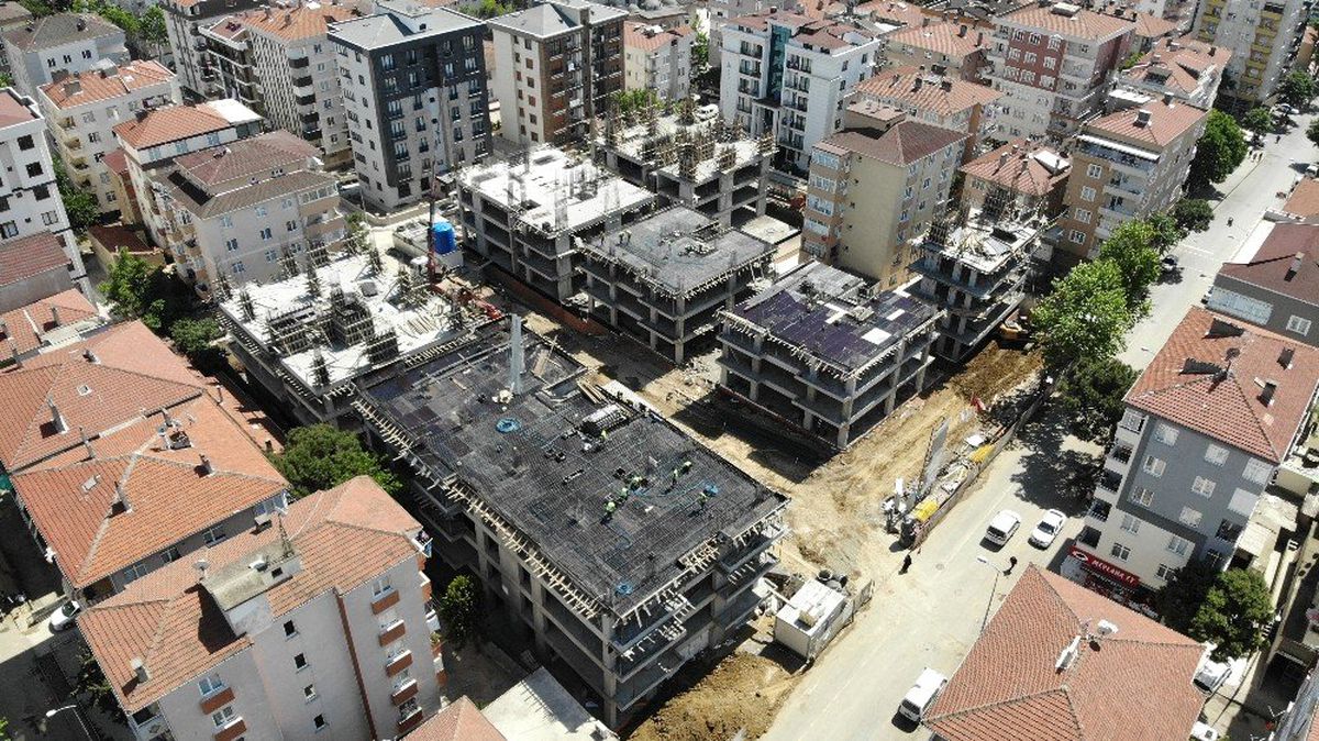 Kartal\'da Yıkılan Binaların Yerine Yeni Binalar Hızla Yükseliyor