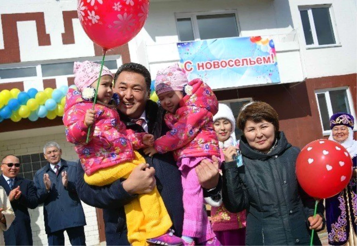 Kazakistan\'da Çok Çocuklu Ailelere Ev Desteği