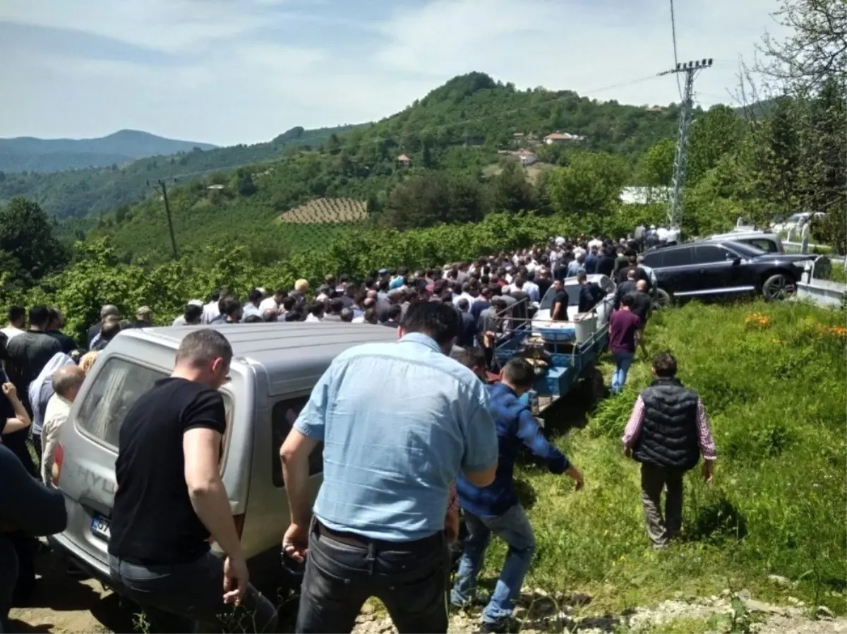 Kendini Vuran İşadamı Toprağa Verildi