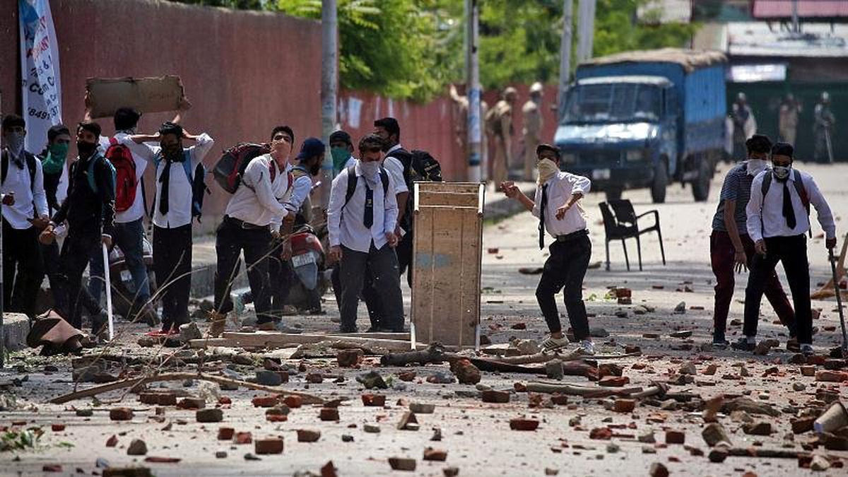 Keşmir\'de 3 Yaşındaki Kız Çocuğuna Tecavüz Binlerce Kişiyi Sokağa Döktü