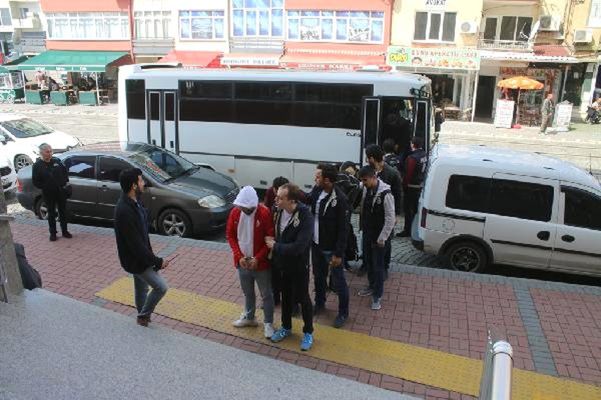 Kocaeli\'de Yasa Dışı Bahis Oynatan 7 Kişi Yakalandı