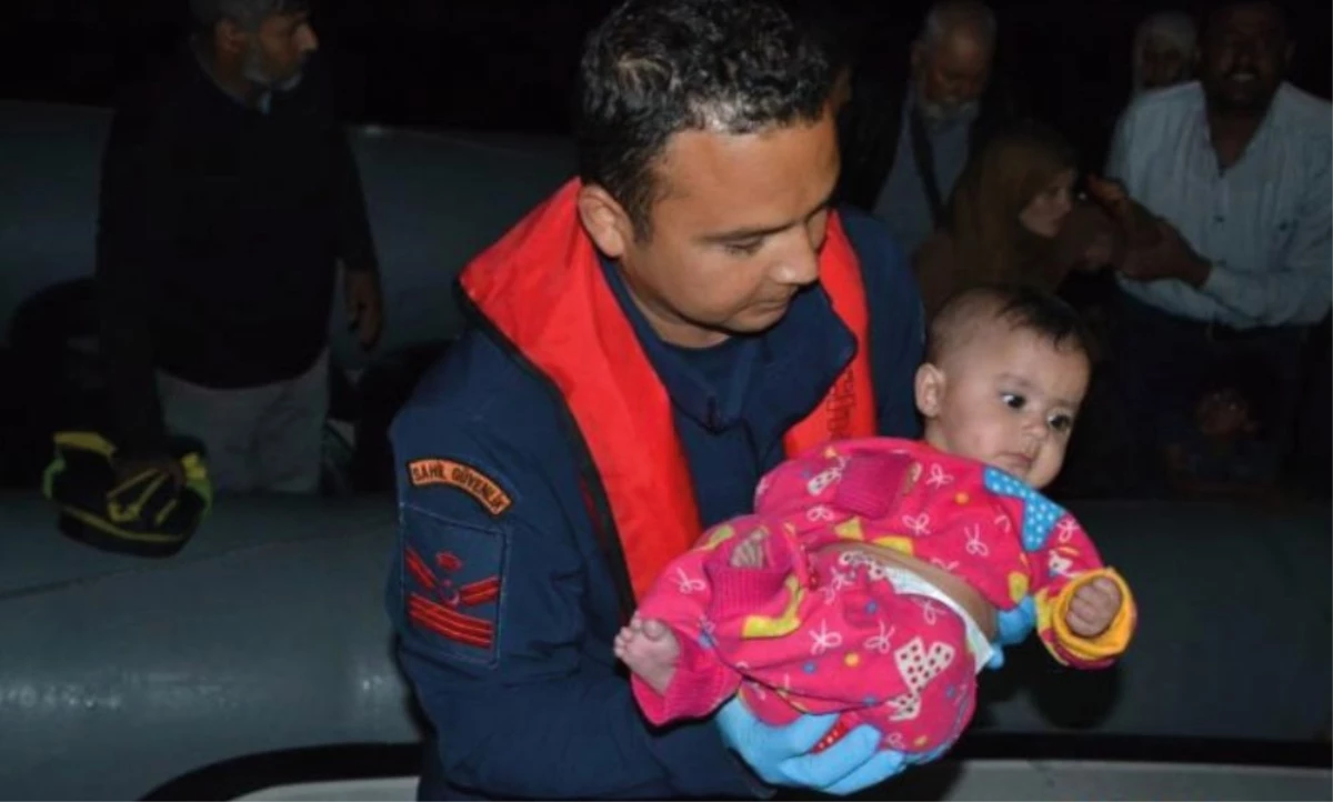 Kuşadası Körfezi\'nde 28\'i Çocuk 58 Kaçak Göçmen Kurtarıldı