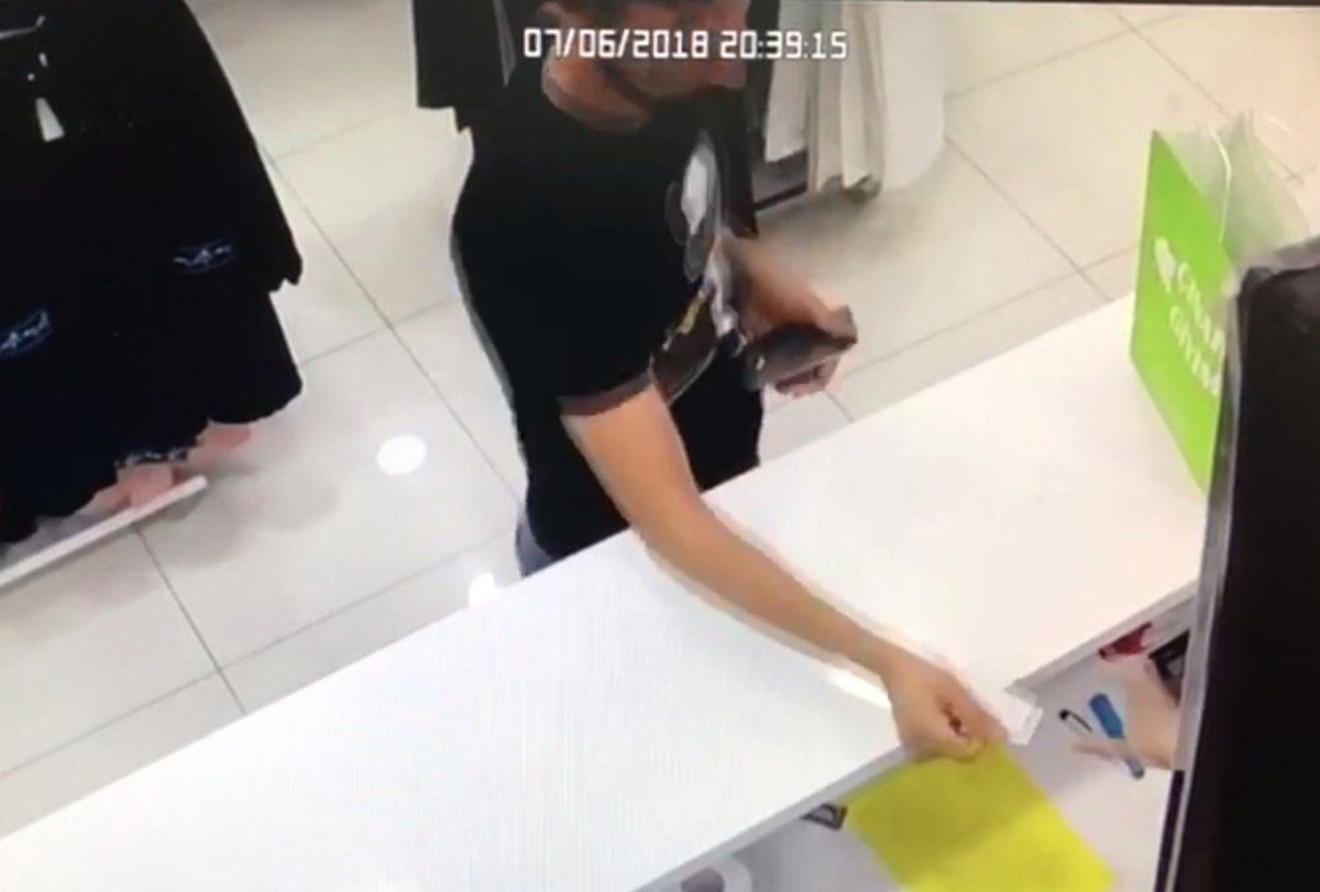 Mağazaya Dadanan Tırnakçı Kadın Çalışanı 100 TL Dolandırdı