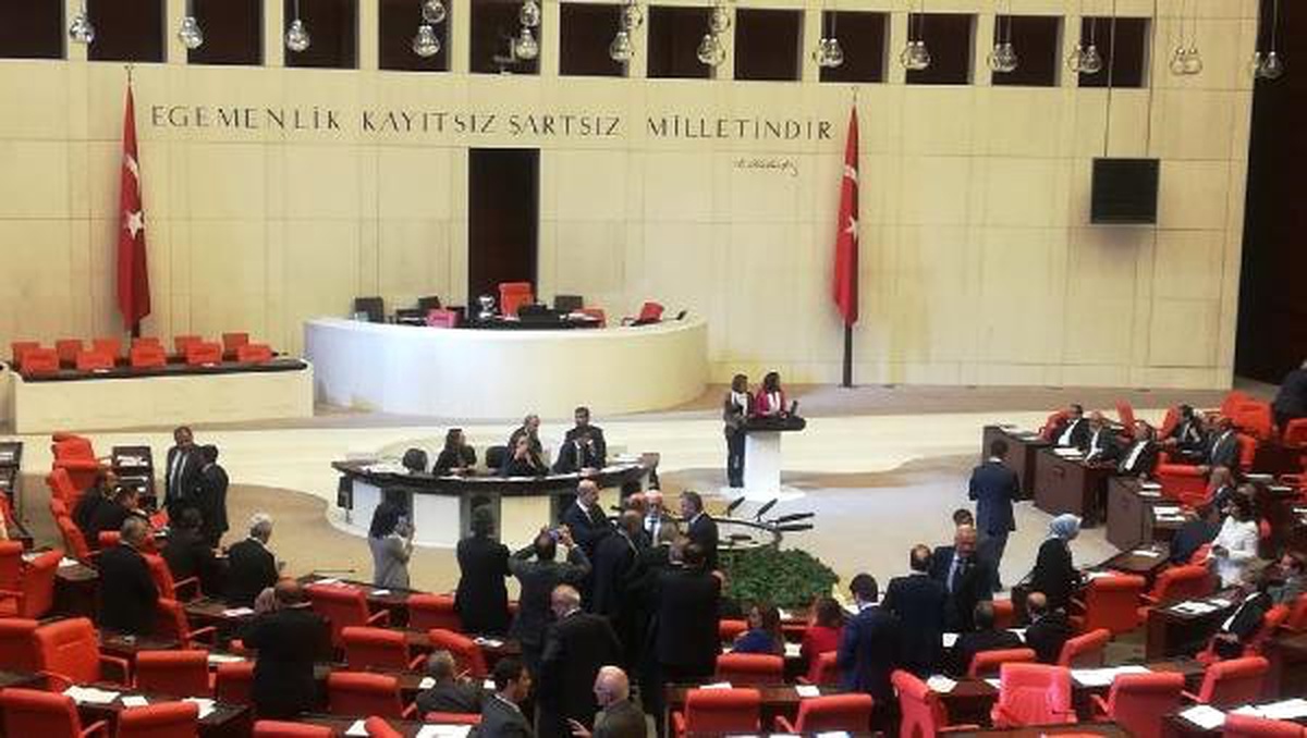 Meclis\'te Hdp\'nin Önerisi Kabul Edilmedi, Tartışma Çıktı