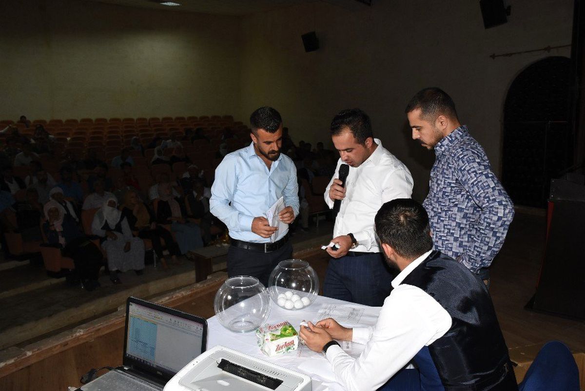 Nusaybin\'de Terör Mağdurları İçin Yapılan Konutların Kurası Çekildi