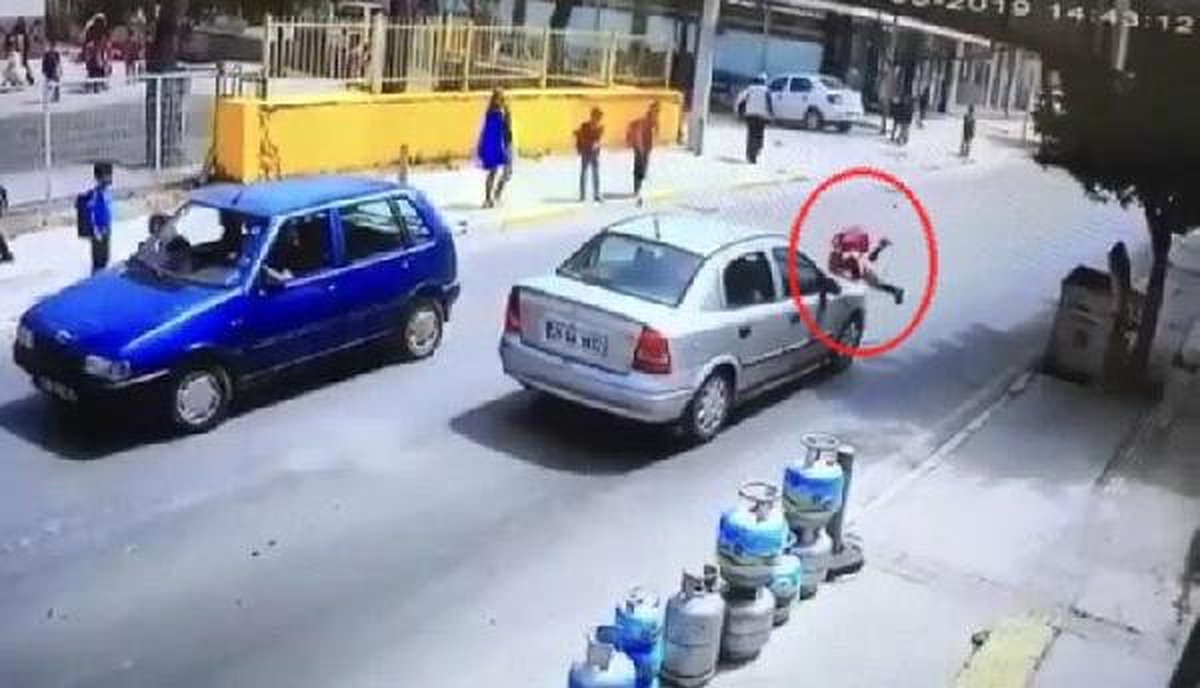 Okul Çıkışında Otomobilin Çarptığı 8 Yaşındaki Hazal, Yaralandı