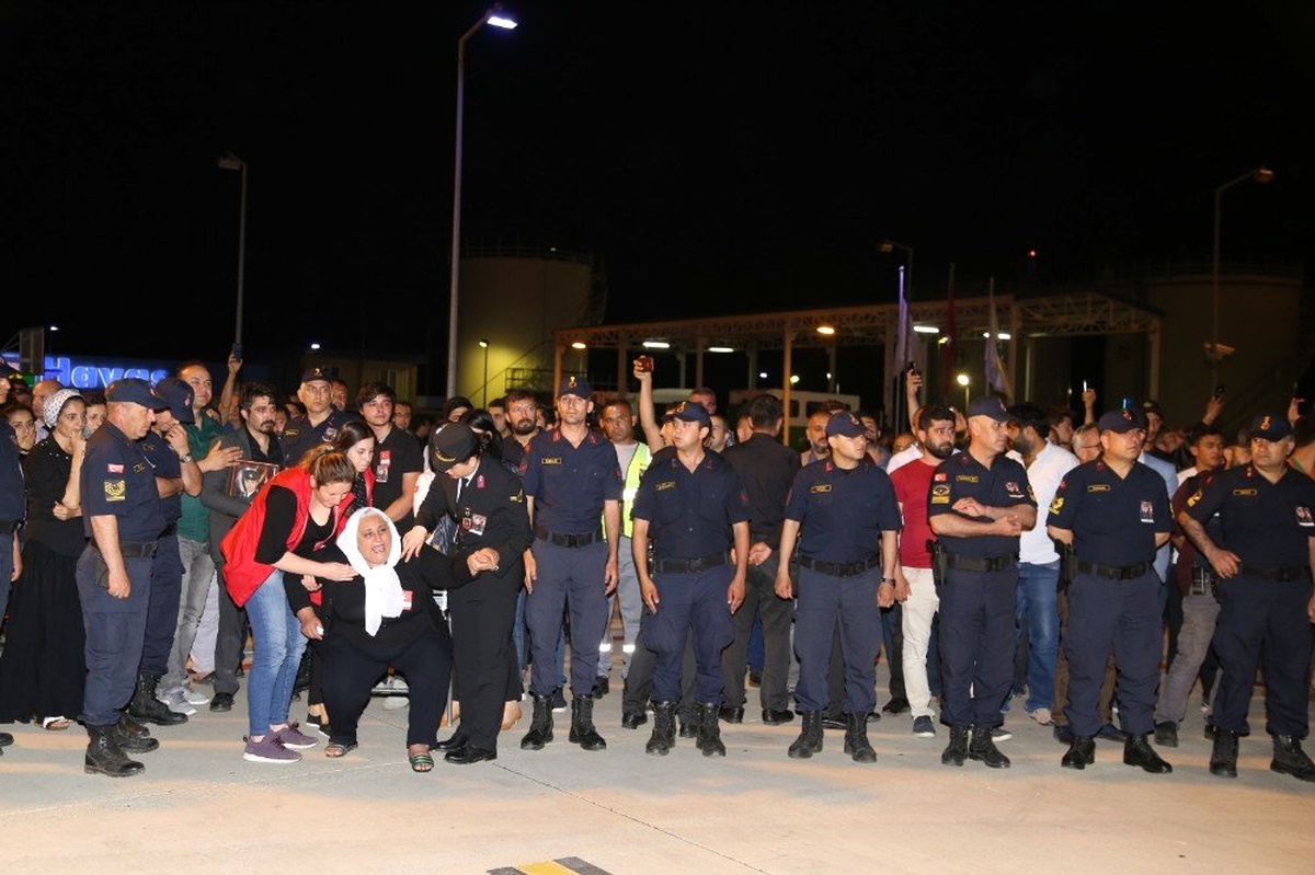 Şehit Olursam Kardeşlerim Giyer\' Deyip Yıkattığı Askeri Kamuflajını Evde Bırakmış