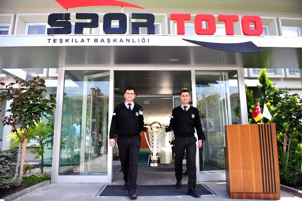 Spor Toto Süper Lig 2018-2019 Sezonu Şampiyonluk Kupası Ankara\'da Tanıtıldı
