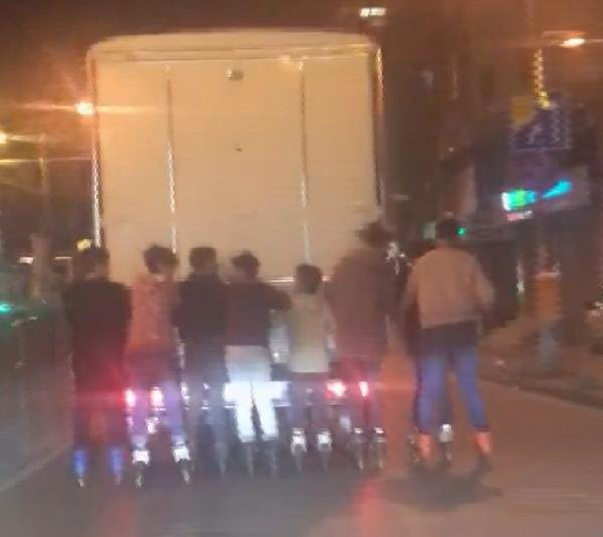 Sultangazi\'de 8 Patenli Gencin Tehlikeli Yolculuğu Kamerada
