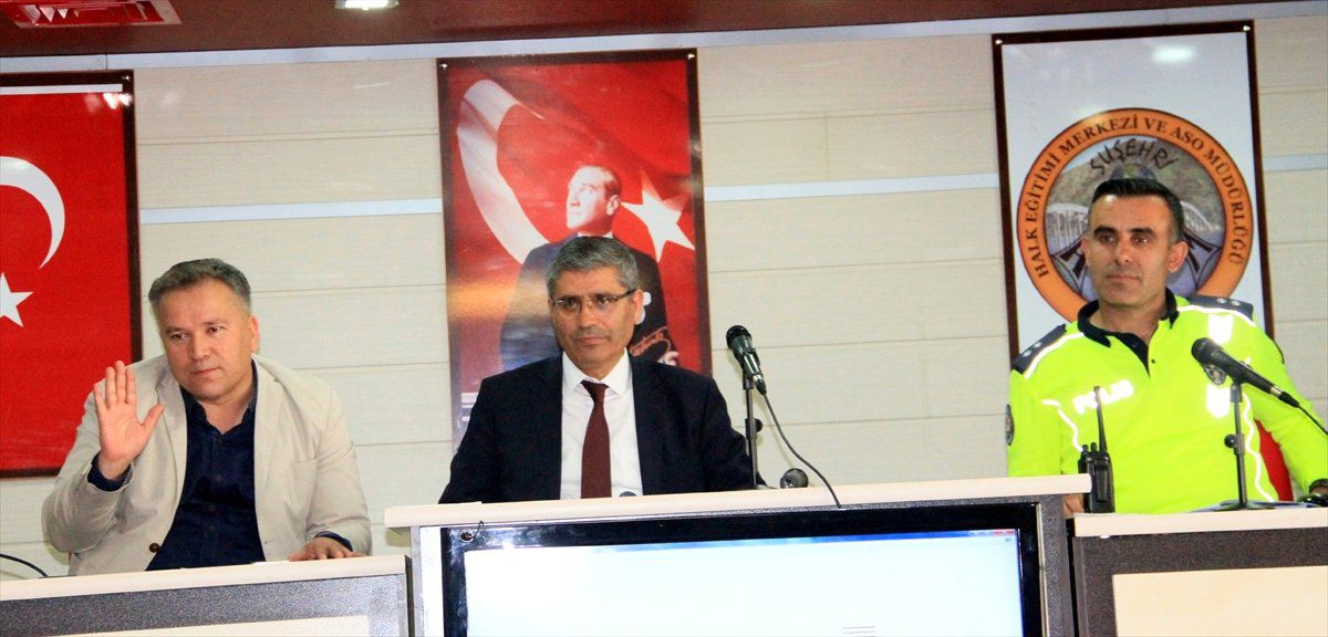 Suşehri\'nde Esnaflara Bilgilendirme Toplantısı