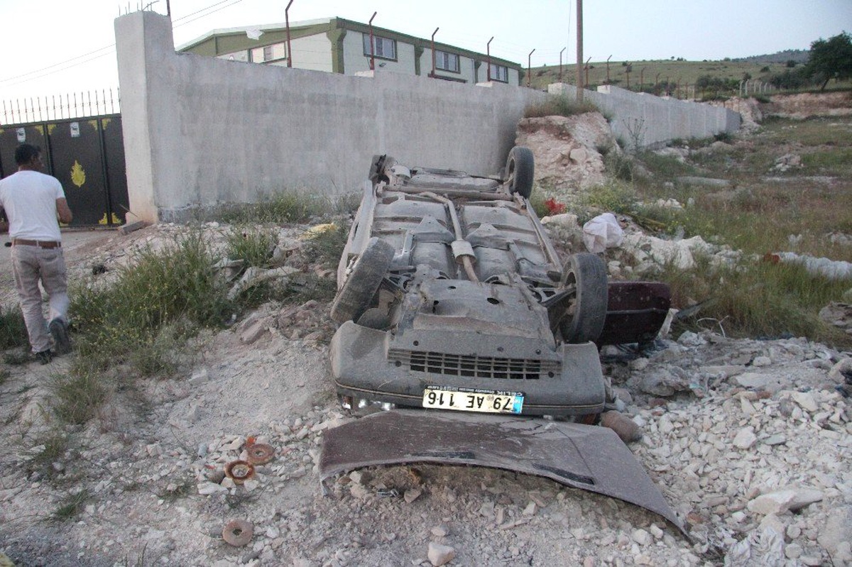 Takla Atan Otomobilden Yaralı Kurtuldu