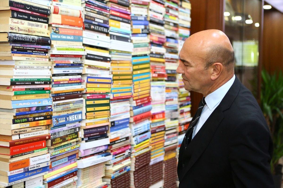 Tebrik Çiçeği Yerine 10 Bin Kitap Toplandı