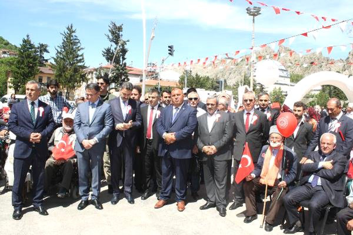 Tokat Protokolü, Kendilerine Ayrılan Koltuklara Engellileri Oturttu