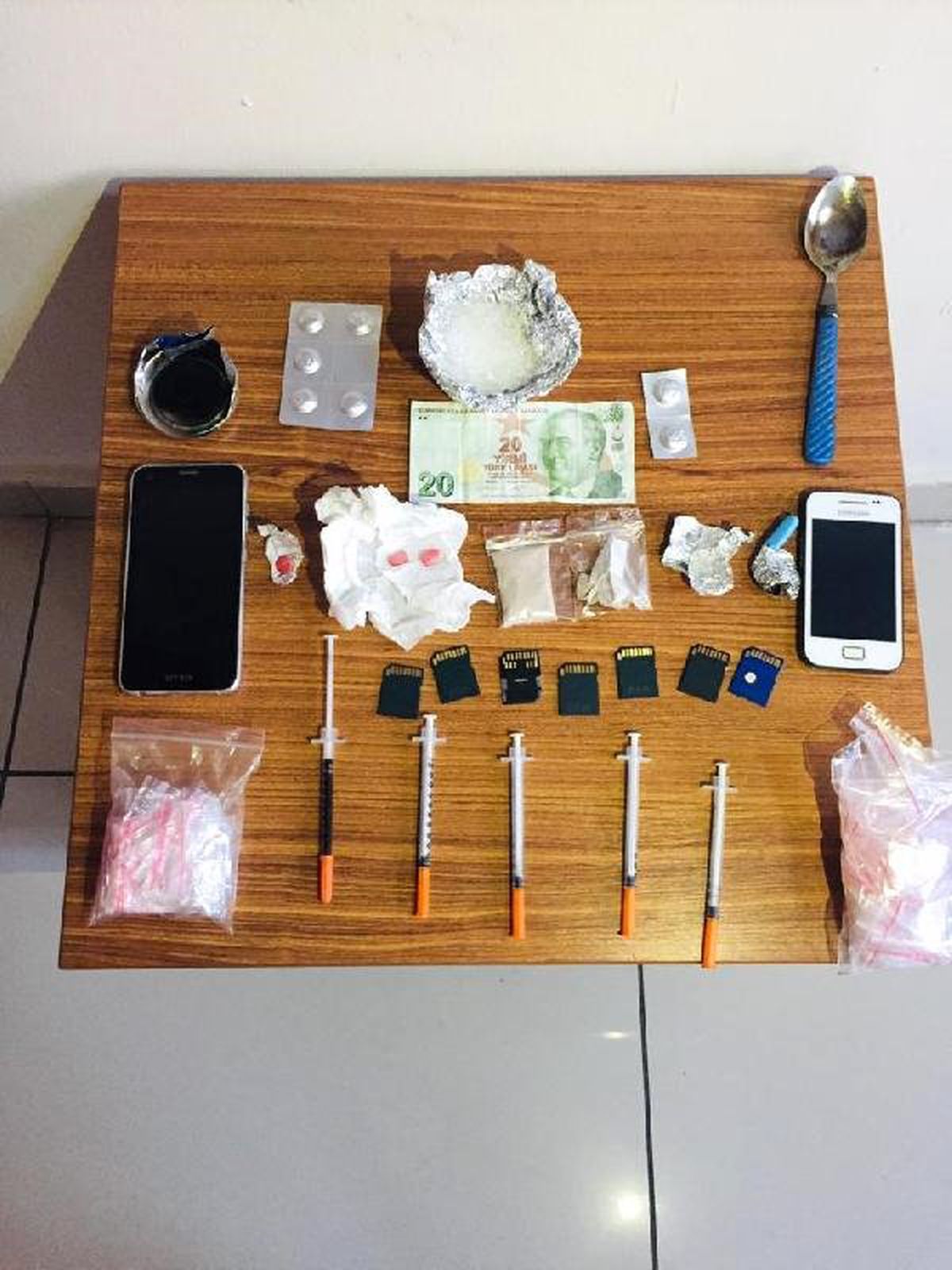 Tuzla\'da Polisin Durdurduğu Araçtan Uyuşturucu Çıktı