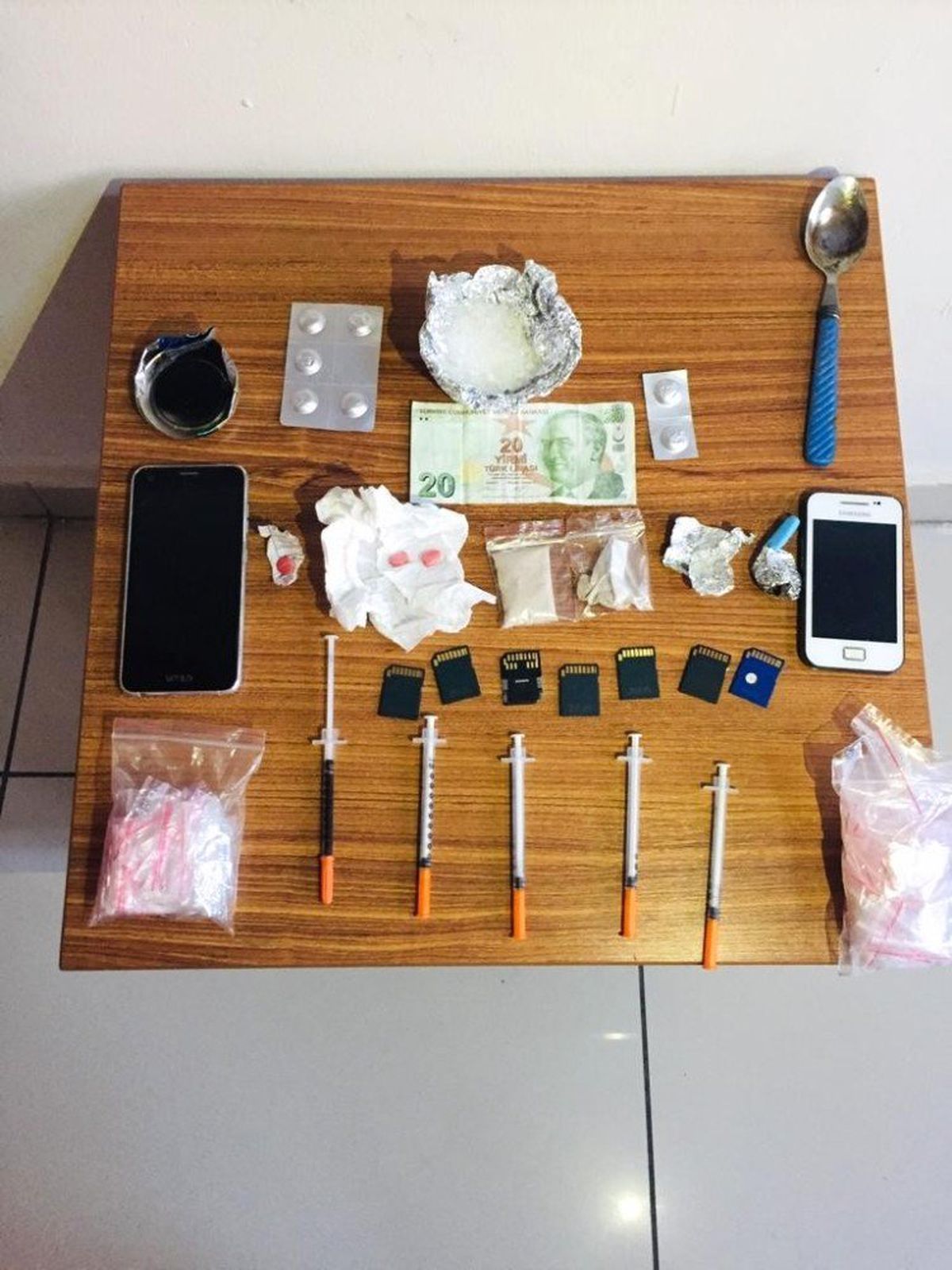 Tuzla\'da Şüphe Üzerinde Durdurulan Araçtan Uyuşturucu Çıktı