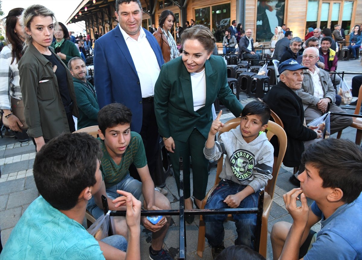 Vali Kocabıyık, Eşme\'de Şehit Aileleri ve Gazilerle İftar Yaptı