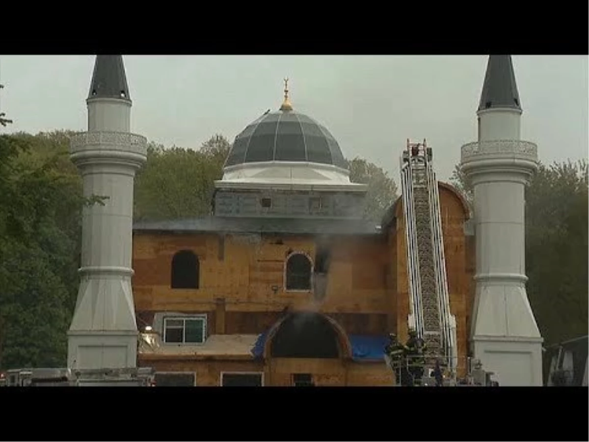 Video: Amerika\'da Diyanet Camisi Kundaklandı