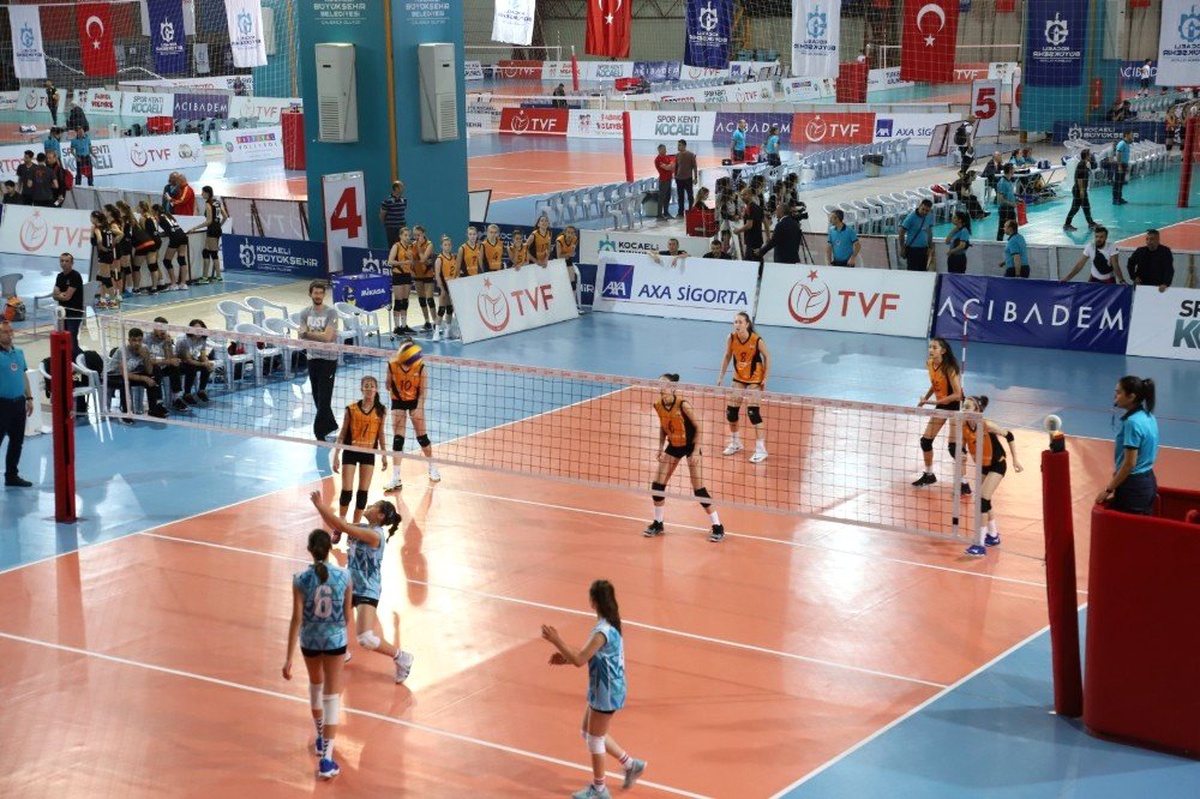 Voleybol Midiler Türkiye Şampiyonası Kocaeli\'de Başladı