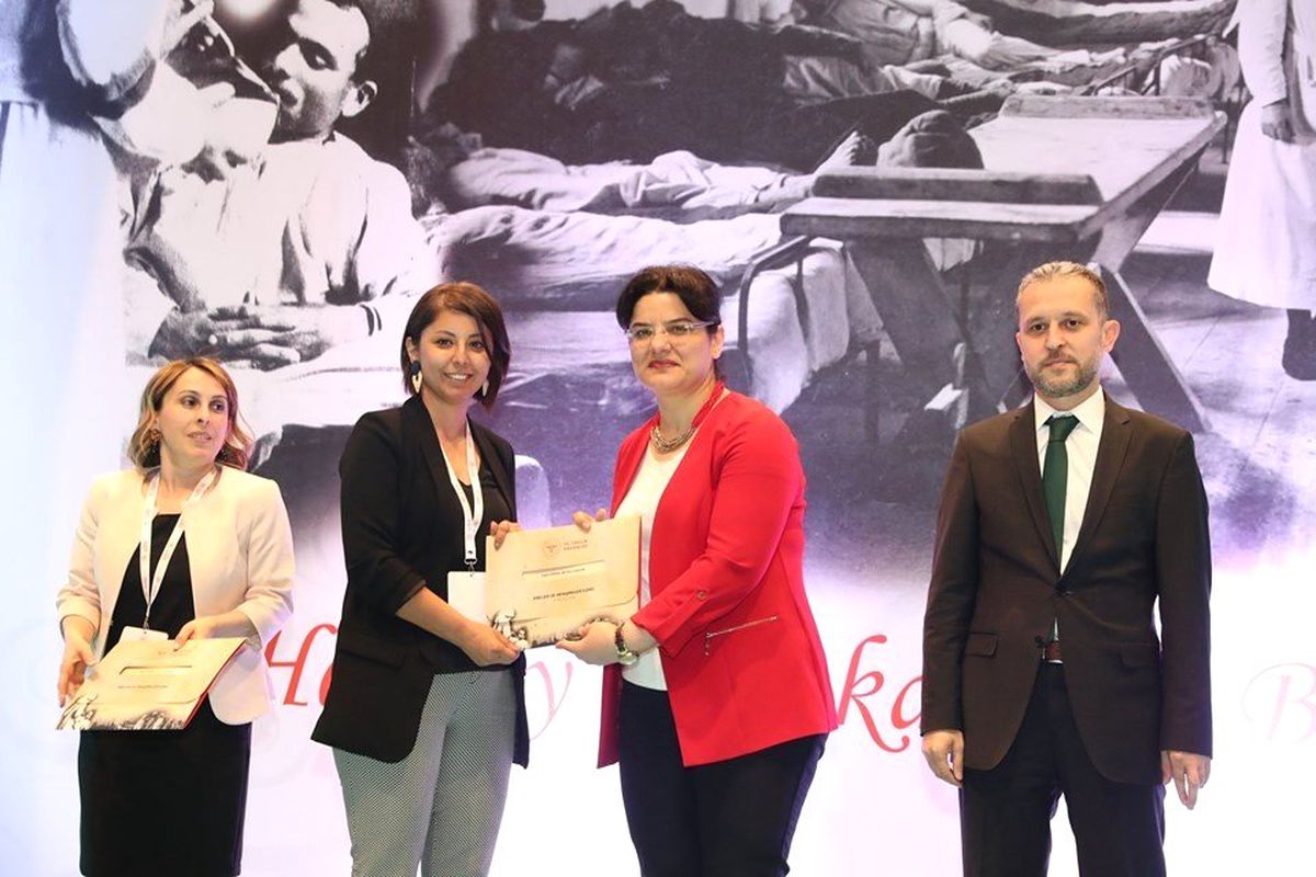 Yılın Ebe ve Hemşiresine Ödül
