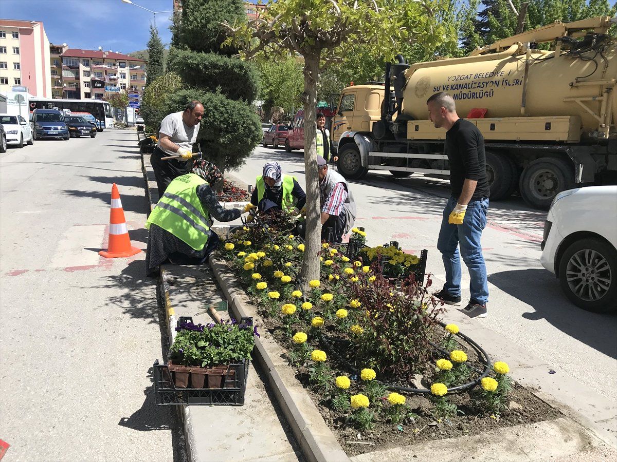 Yozgat\'ta Parklar Çiçeklendiriliyor