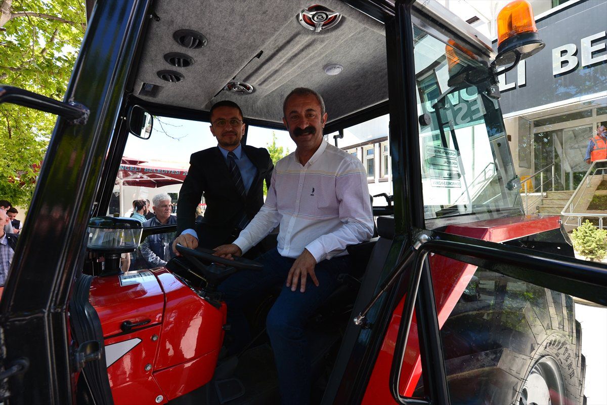 Yozgatlı Traktör Üreticisinden Tunceli Belediyesine Traktör Bağışı