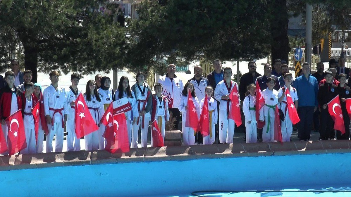 100 Yıl Etkinlikleri Çelenk Sunumu ile Başladı