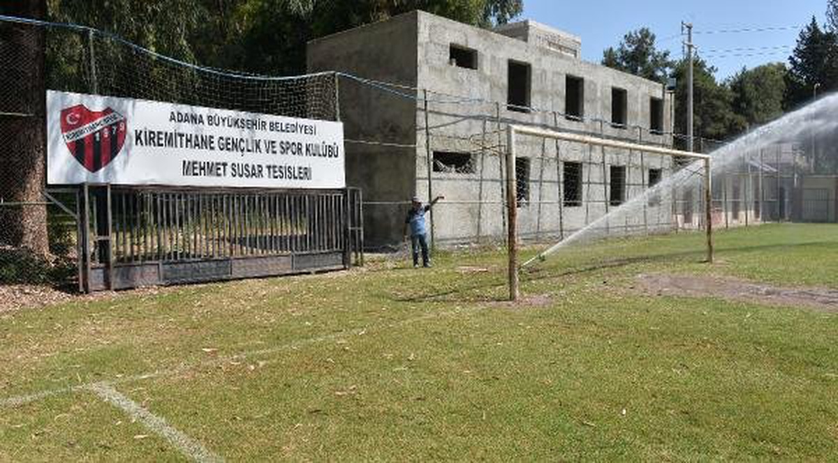 12 Çocuk, Kulüpten Çaldıkları Forma ve Kramponlarla Maç Yaparken Yakalandı (2)