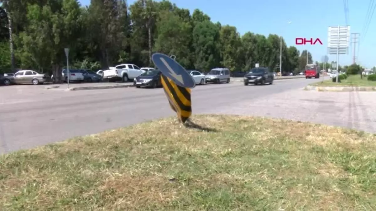 Adana 2 Kişinin Öldüğü Kazada, Motosikletin Kadranı 280\'de Takılı Kaldı