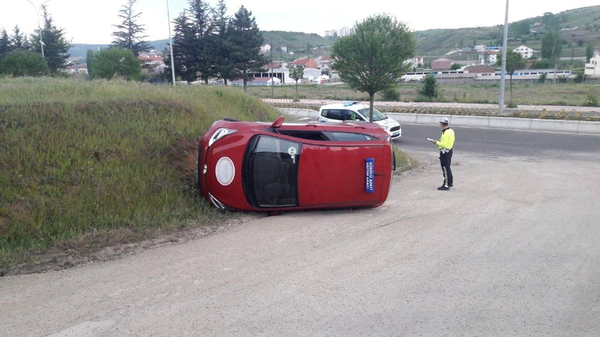 Aday Sürücü Kaza Yaptı; 1 Yaralı