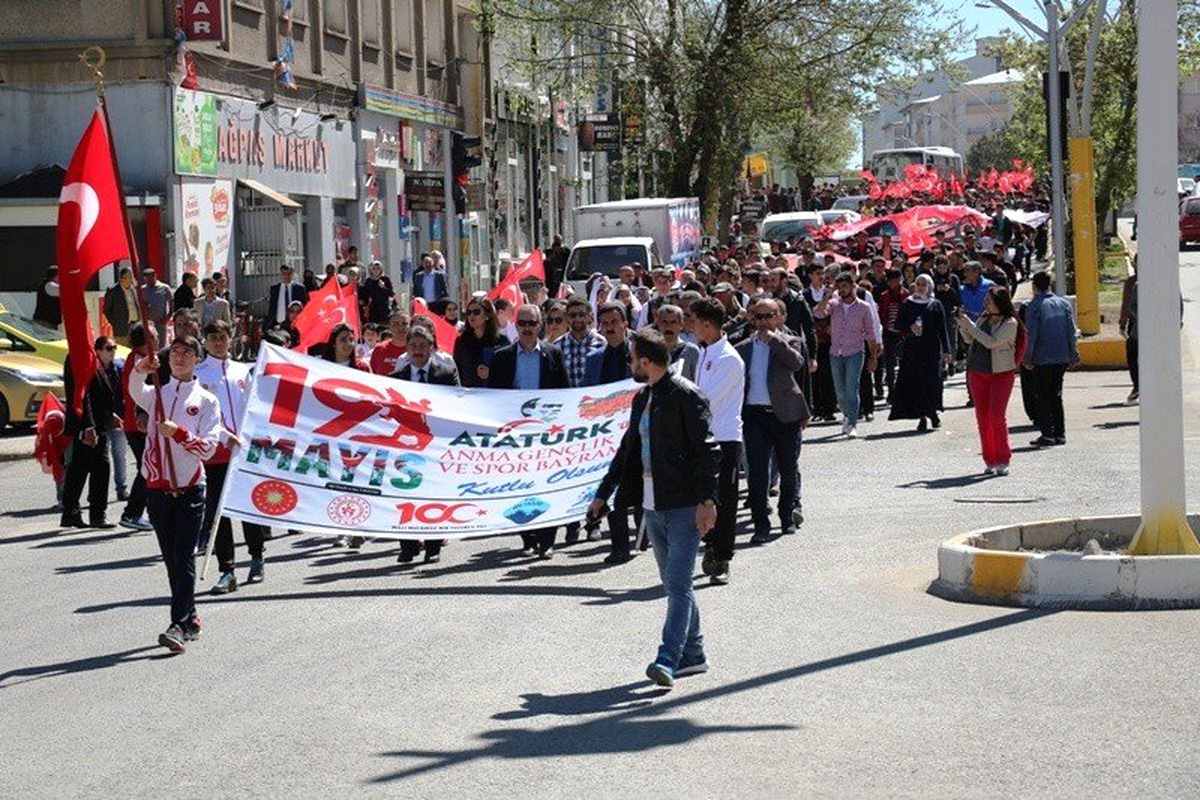 Ağrı\'da Gençlik Haftası Yürüyüşü Düzenlendi