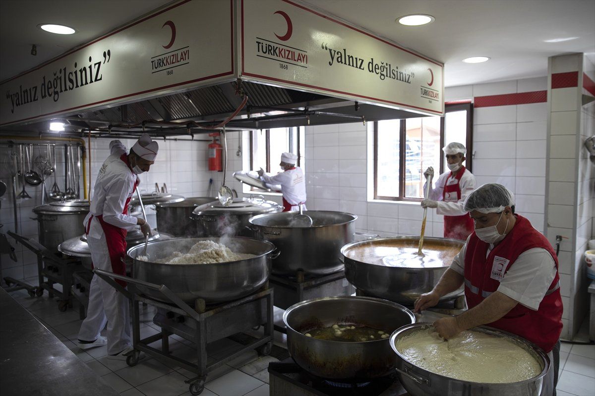 Asırlık AŞ Ocağının Kazanları Ramazanda da Kaynıyor