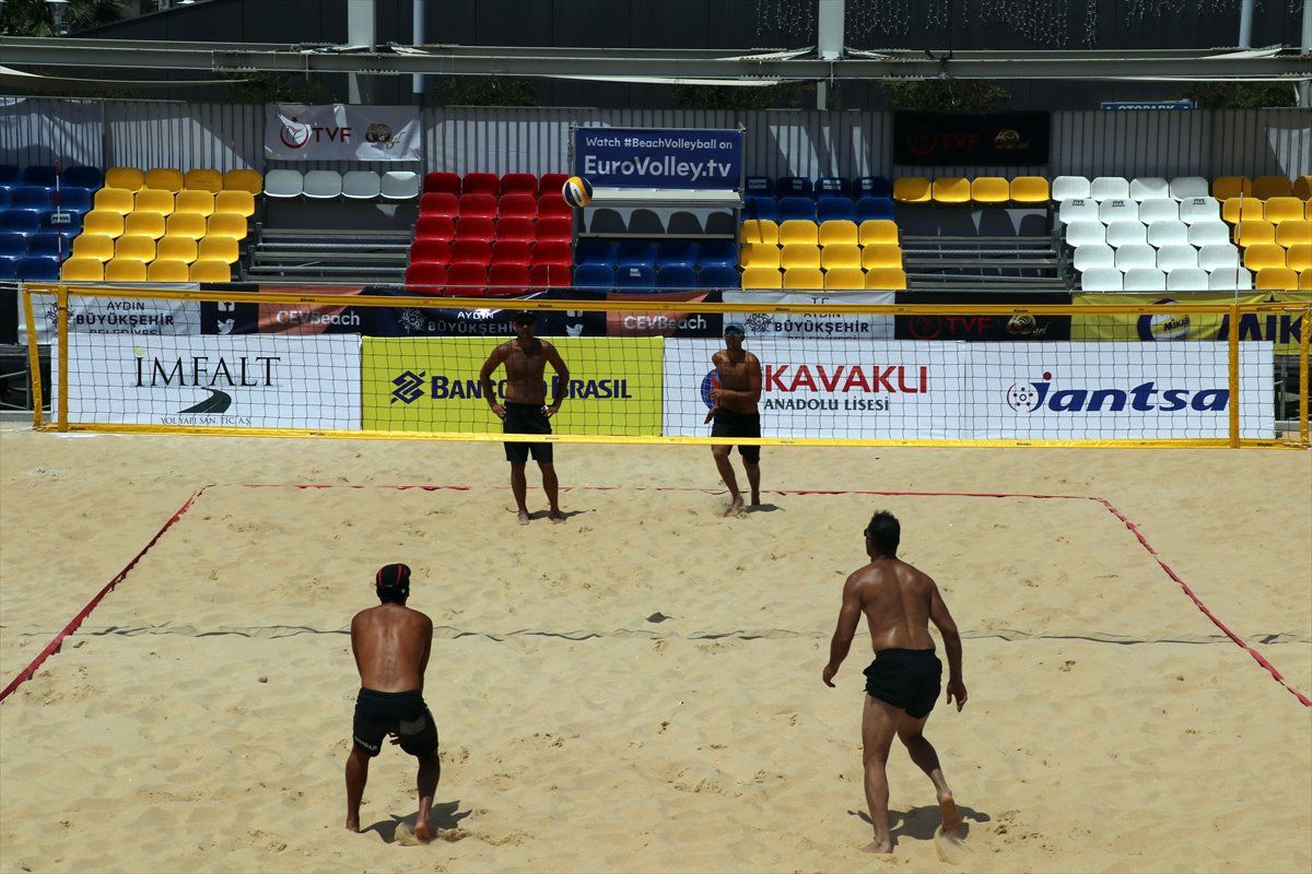 Aydın\'da Plaj Voleybolu Heyecanı