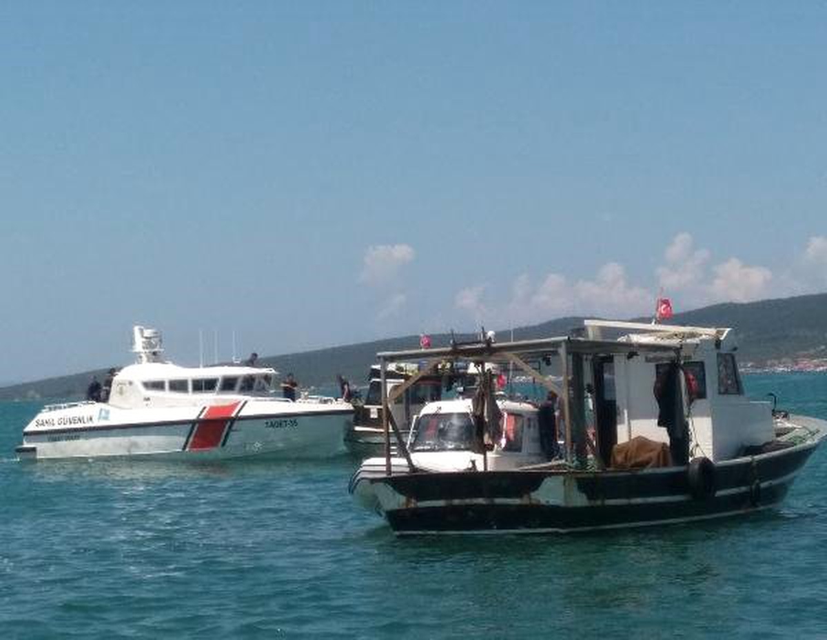 Ayvalık\'ta Kaçak Deniz Patlıcanı Avcılığı Yapılan 5 Tekneye Daha Ceza
