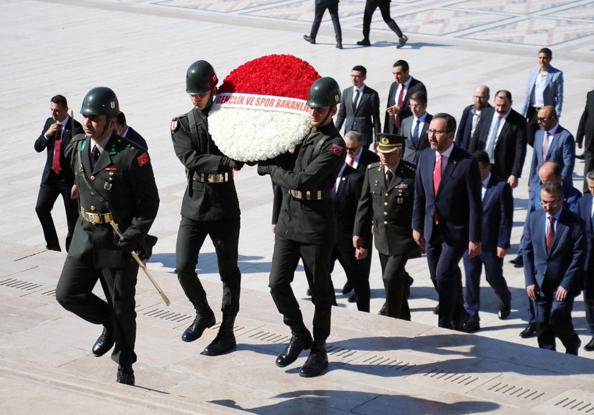 Bakan Kasapoğlu\'ndan Anıtkabir\'e Ziyaret