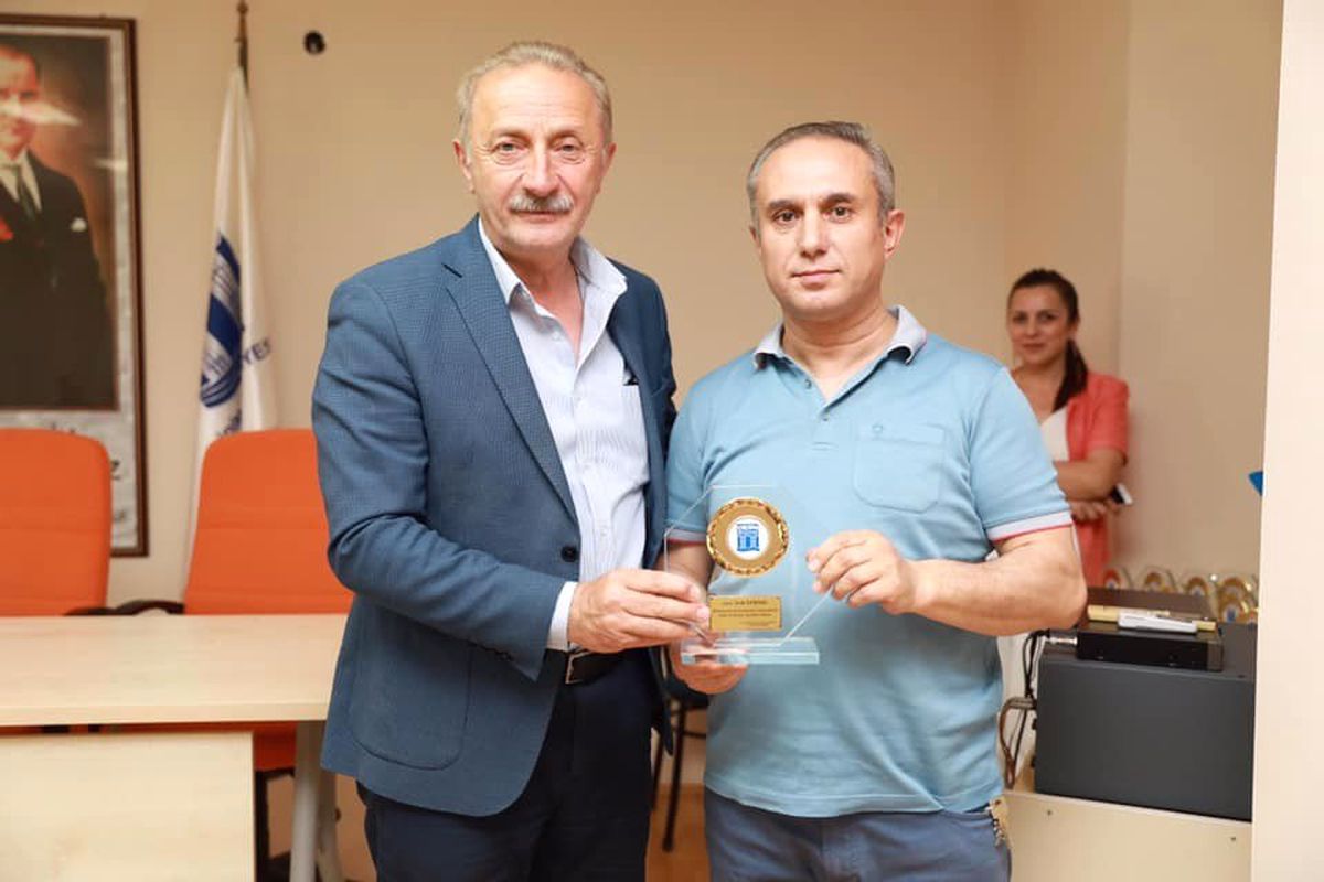 Başkan Atabay Emekliye Ayrılan Personelleri Ödüllendirdi