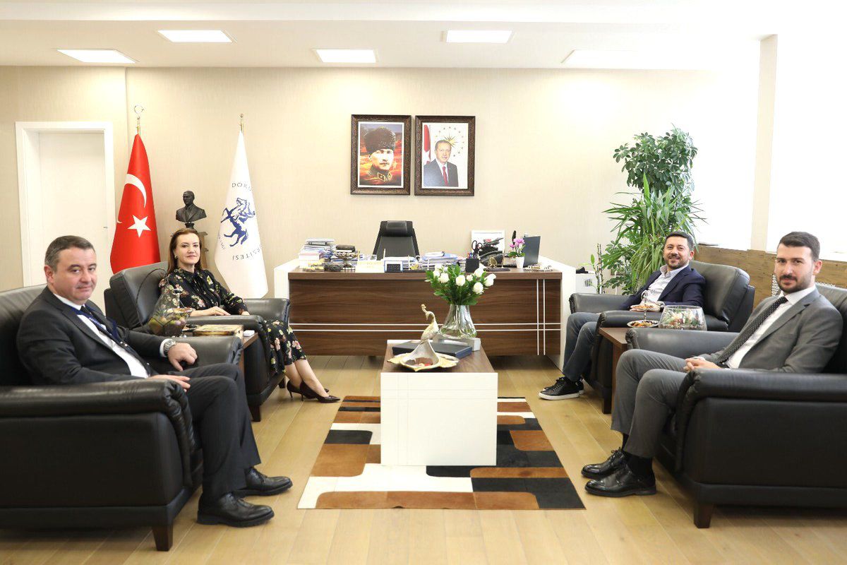 Belediye Başkanı Arı, Prof. Dr. Nükhet Hotar\'ı Ziyaret Etti
