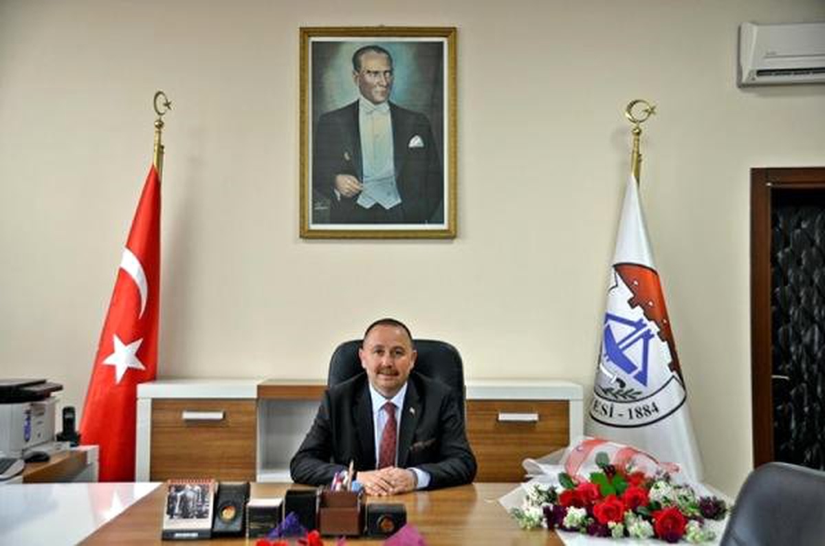 Söğüt Belediye Başkanı Devraldığı Borcu Belediye Binasına Astı