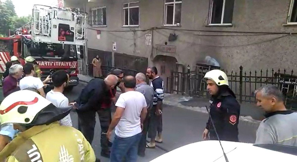 Beyoğlu\'nda Yangın Paniği
