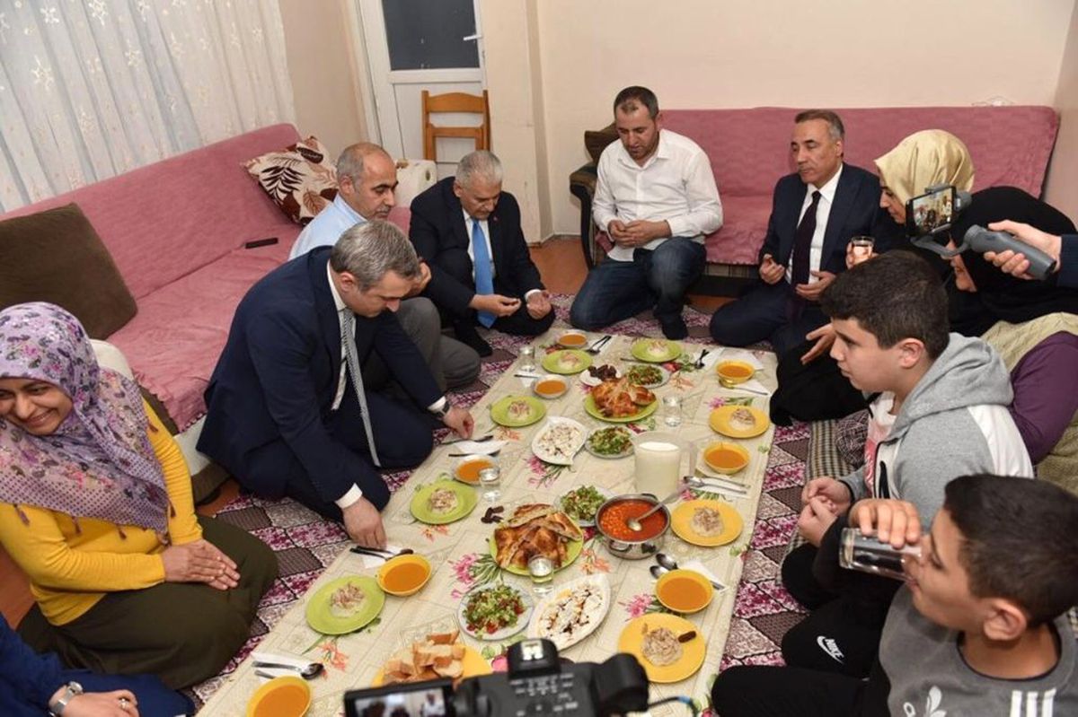 Binali Yıldırım Tan Ailesinin İftar Sofrasına Misafir Oldu