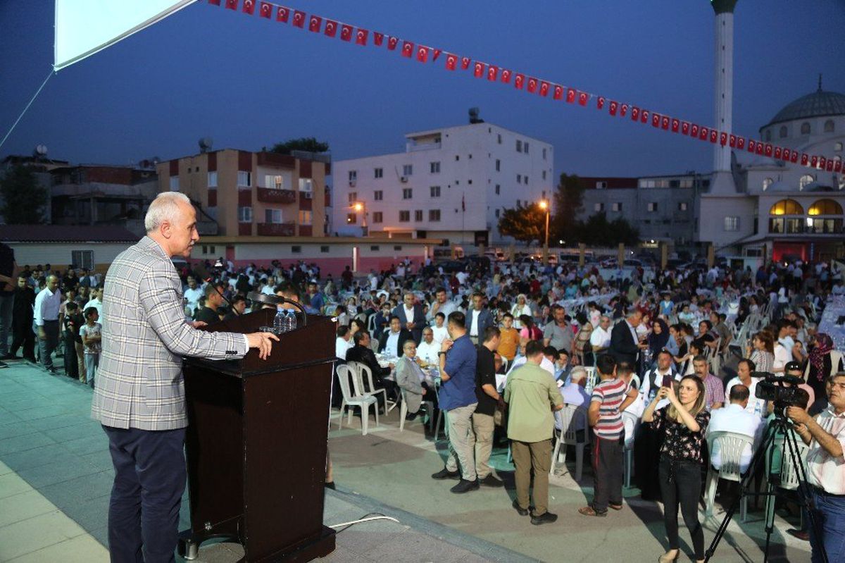 Binlerce Kişi Akdeniz Belediyesi\'nin Gönül Sofrasında Buluşuyor