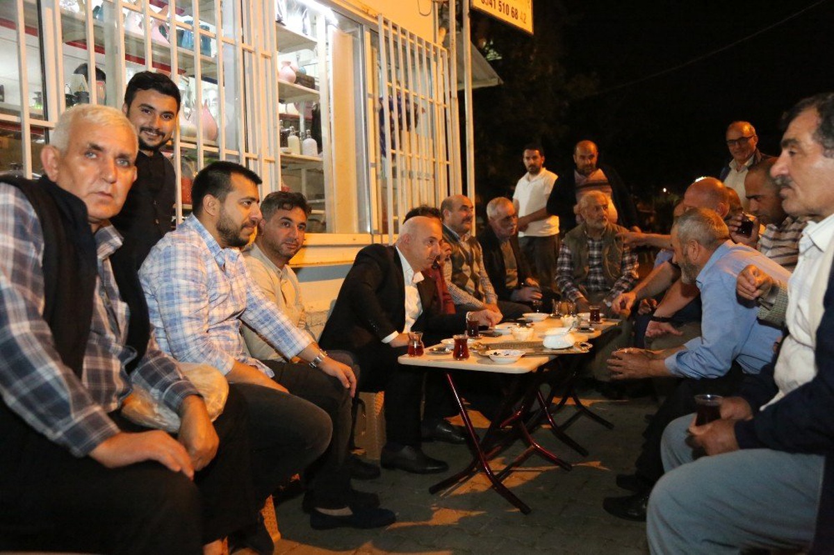 Bıyık, Ramazan\'da Sokak Sokak Geziyor