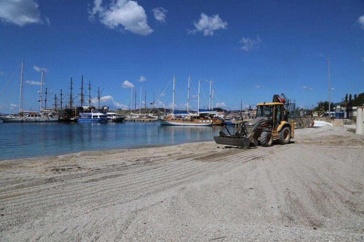 Bodrum\'da Radikal Karar, Belediye Plajlarında Ki Şezlonglar Kaldırıldı