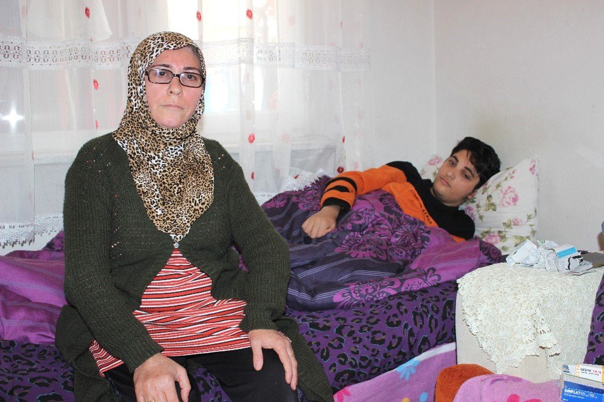 Cam Kemik Hastası Anne ve Oğlu Seslerinin Duyulmasını Bekliyor