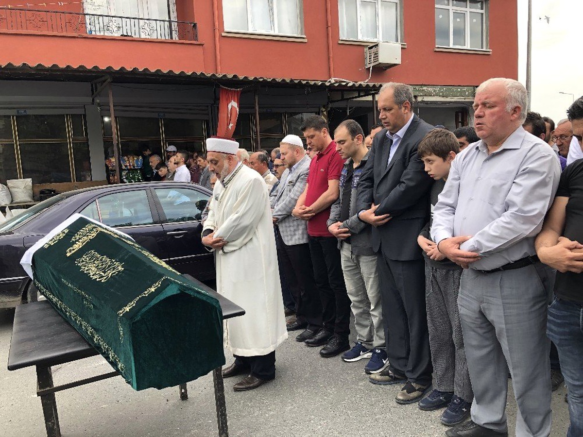 Çöken İstinat Duvarının Altında Can Veren Fatih Göztepe Toprağa Verildi