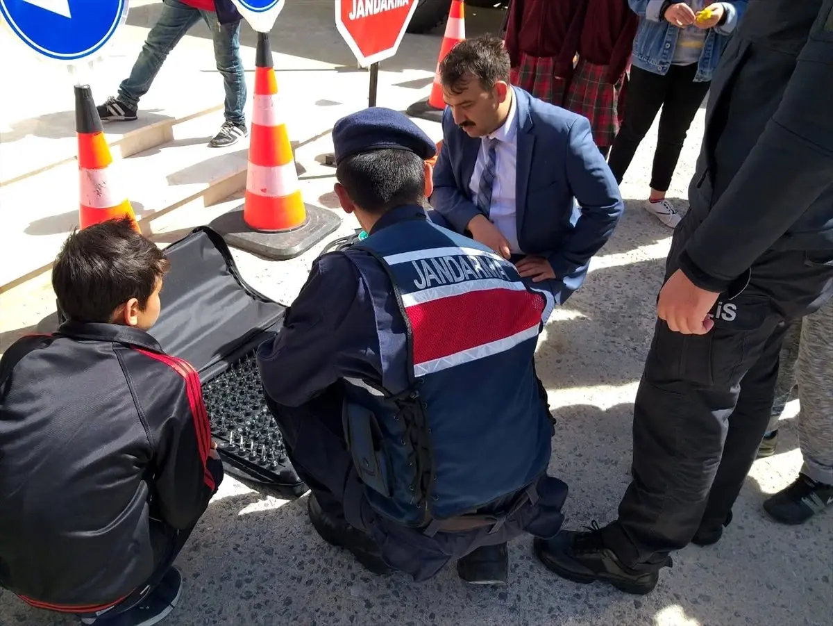 Derebucak\'ta Öğrencilere Jandarma Teşkilatı Tanıtıldı